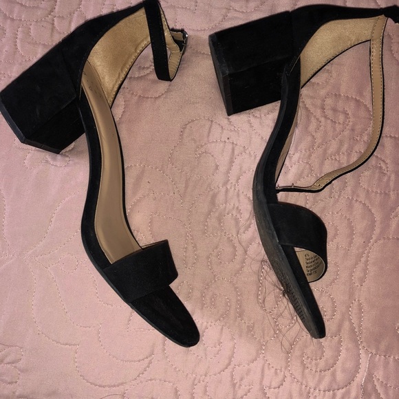 Heels - Picture 3 of 4